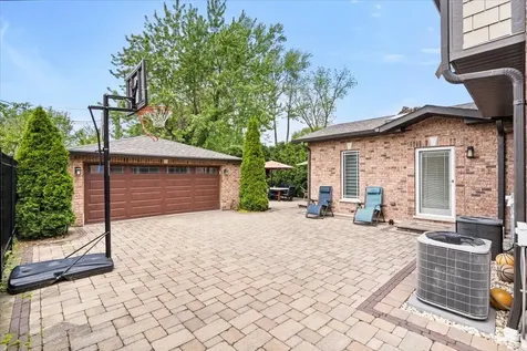 1052 Margret Street Des Plaines IL 60016