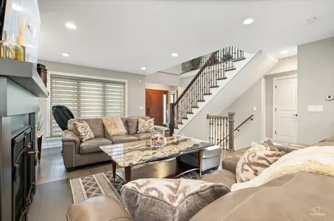1052 Margret Street Des Plaines IL 60016