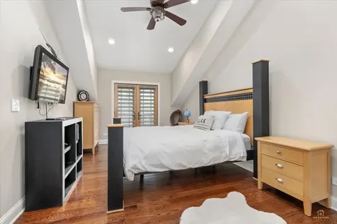 1052 Margret Street Des Plaines IL 60016