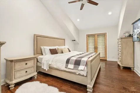 1052 Margret Street Des Plaines IL 60016