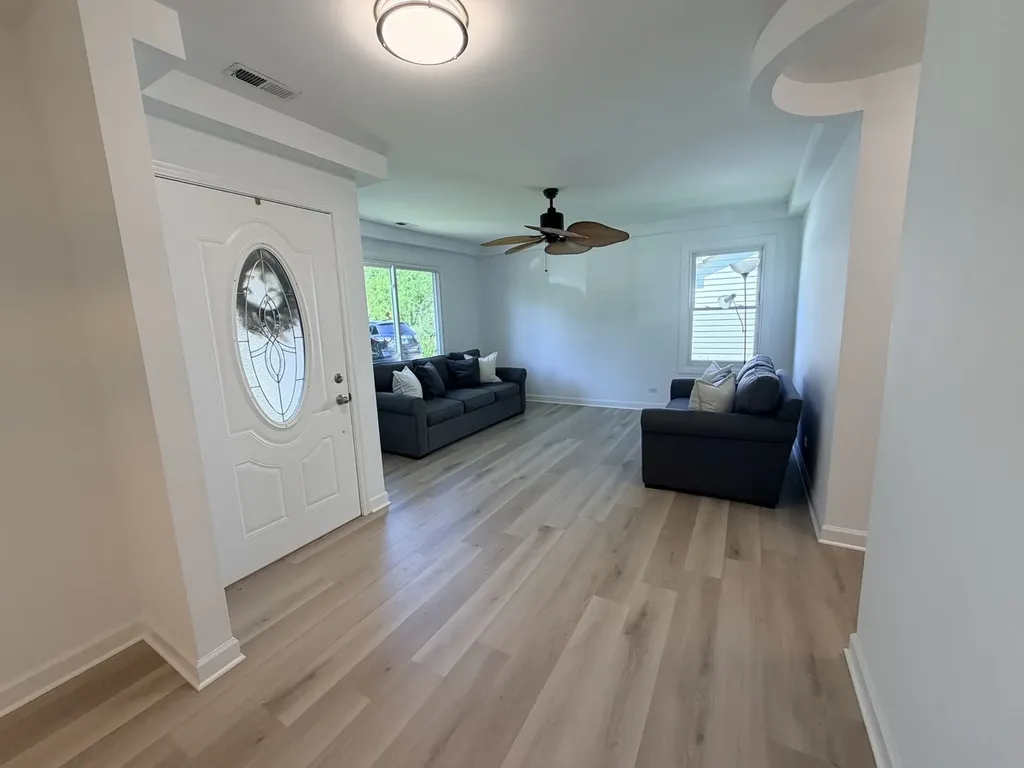 1090 Crestwood Lane Bolingbrook IL 60440