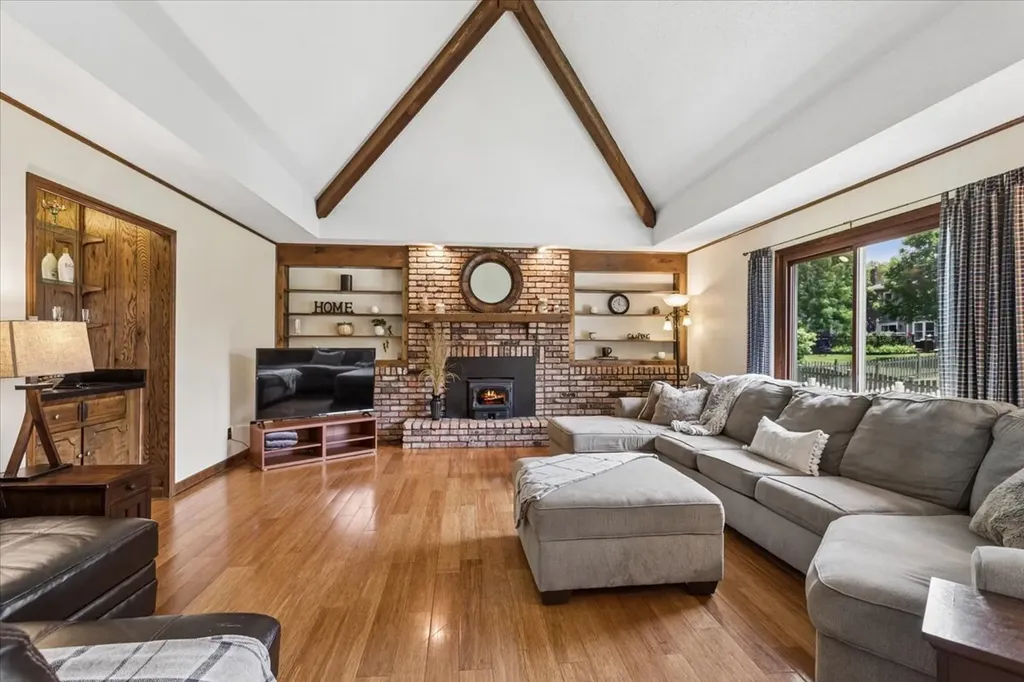 1573 Clemson Drive Naperville IL 60565