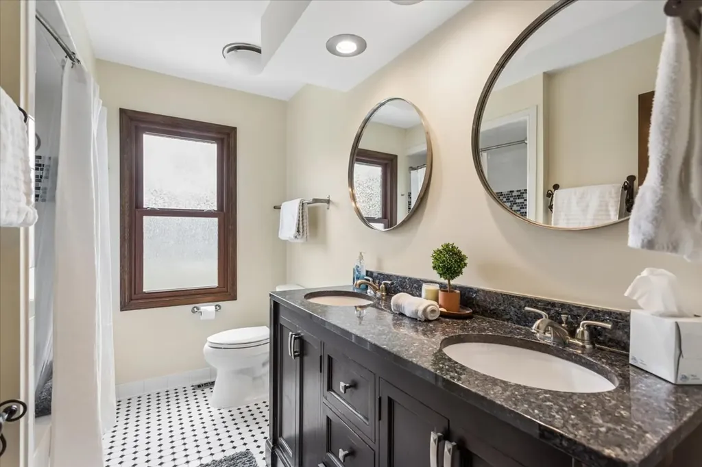 1573 Clemson Drive Naperville IL 60565