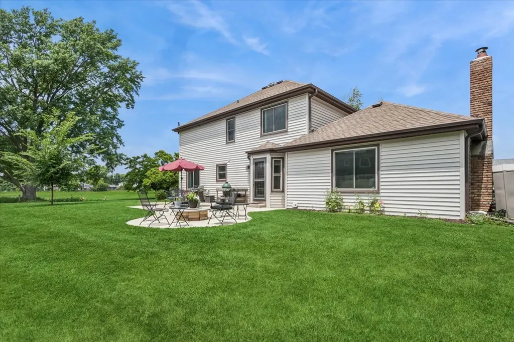 1573 Clemson Drive Naperville IL 60565