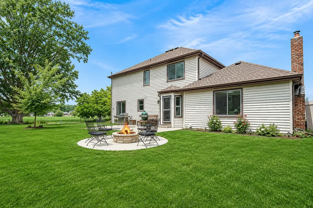 1573 Clemson Drive Naperville IL 60565