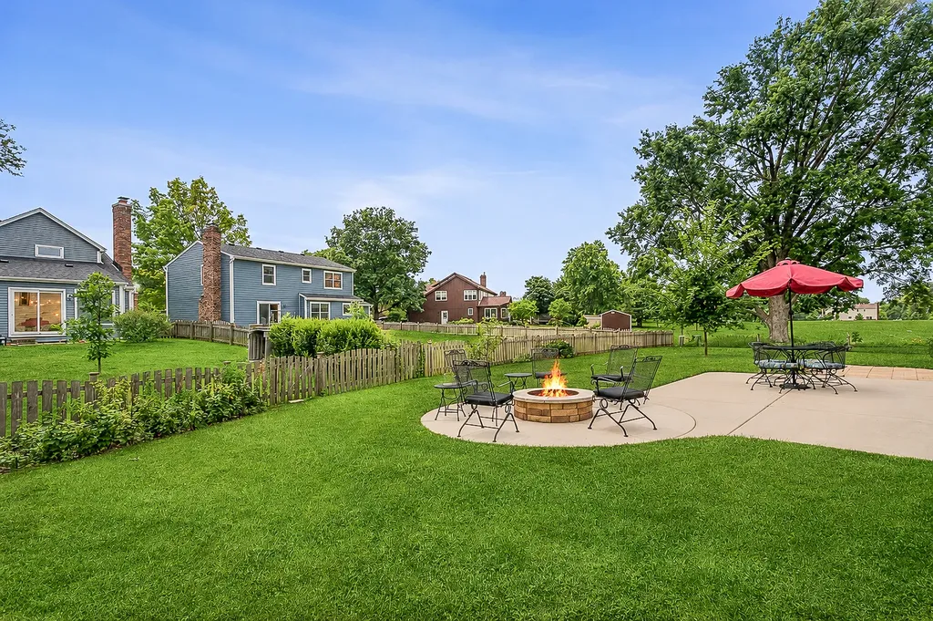 1573 Clemson Drive Naperville IL 60565