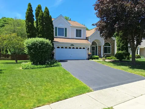190 Lake Drive S Algonquin IL 60102
