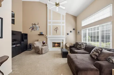 190 Lake Drive S Algonquin IL 60102