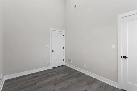 3214 West Lawrence Avenue Chicago IL 60625