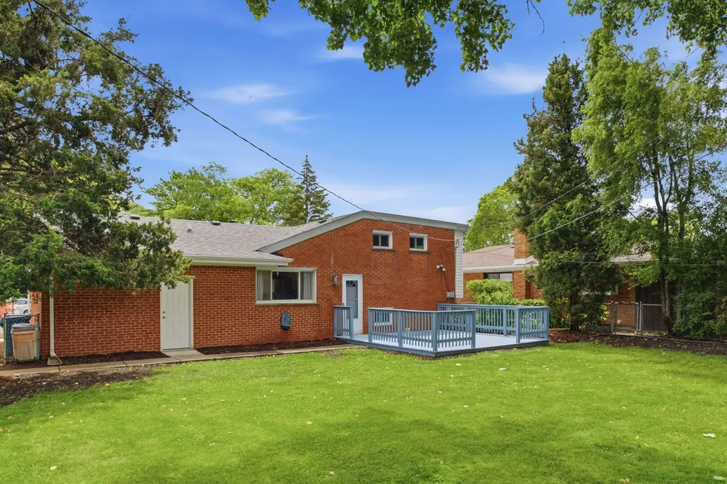 331 East Huntington Avenue Elmhurst IL 60126