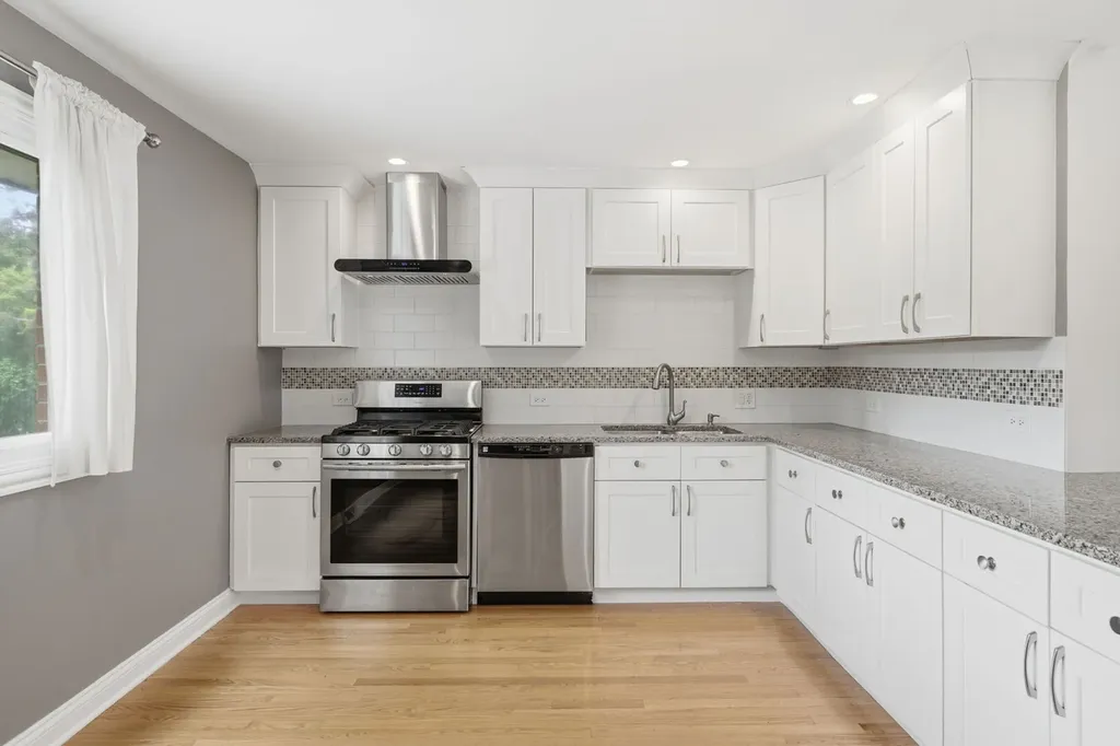 331 East Huntington Avenue Elmhurst IL 60126
