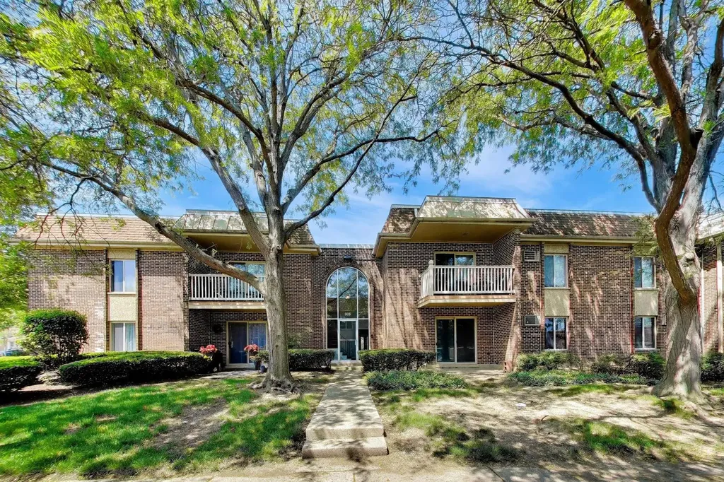 906 West Alleghany Drive Arlington Heights IL 60004