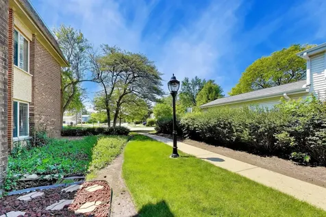 906 West Alleghany Drive Arlington Heights IL 60004