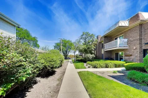 906 West Alleghany Drive Arlington Heights IL 60004