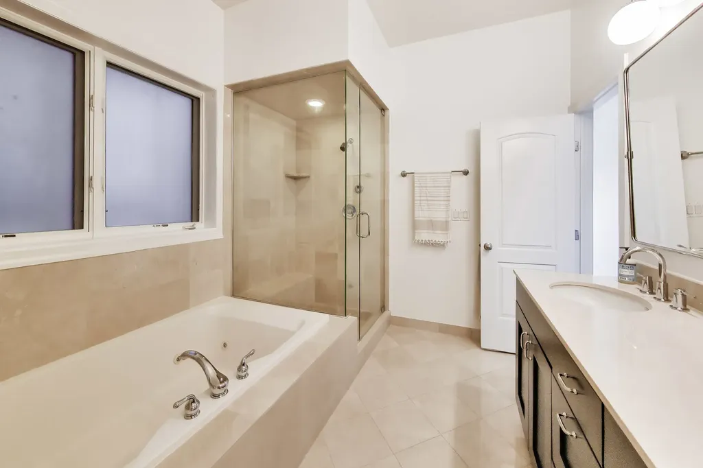 4110 North Western Avenue Chicago IL 60618