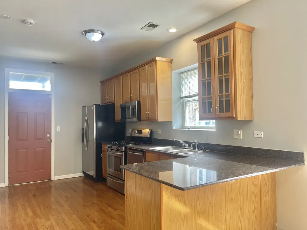 4451 South Indiana Avenue Chicago IL 60653