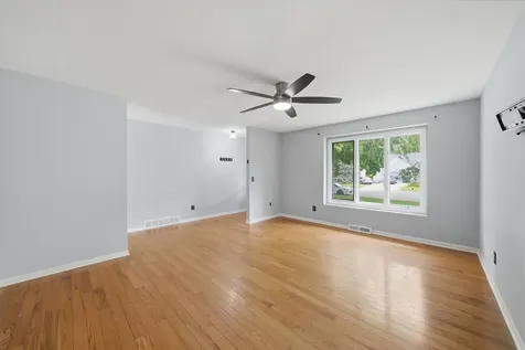 324 Boulder Hill Pass Oswego IL 60543