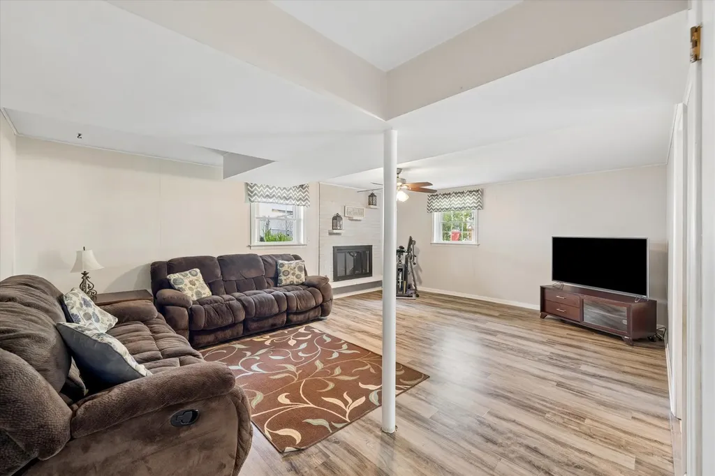 7329 Richmond Avenue Darien IL 60561