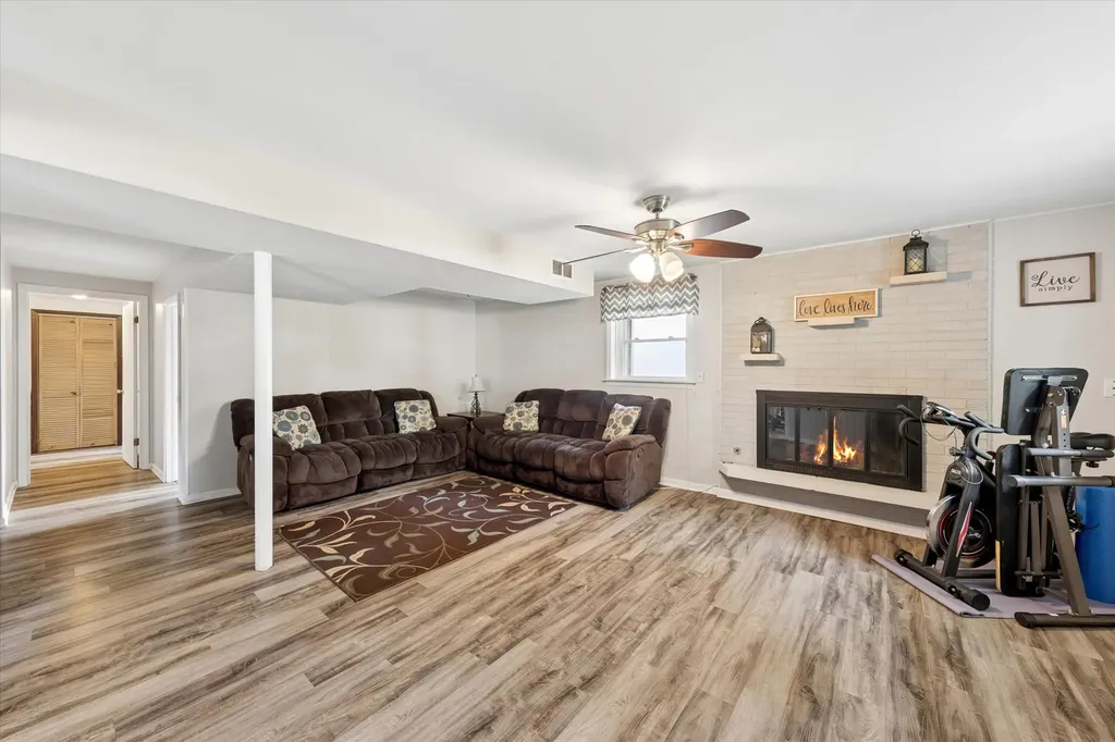 7329 Richmond Avenue Darien IL 60561