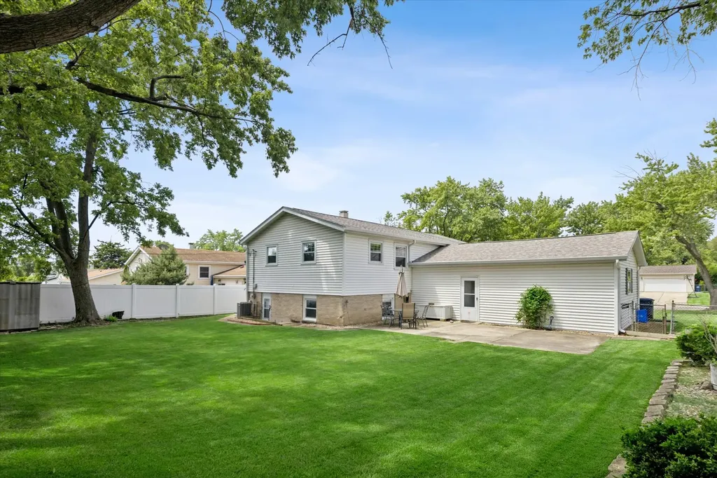 7329 Richmond Avenue Darien IL 60561