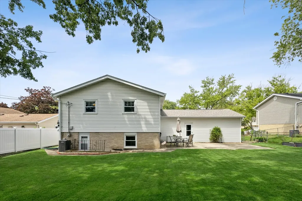 7329 Richmond Avenue Darien IL 60561