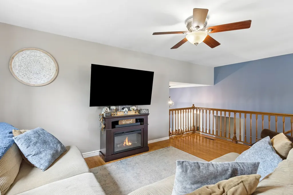 7329 Richmond Avenue Darien IL 60561