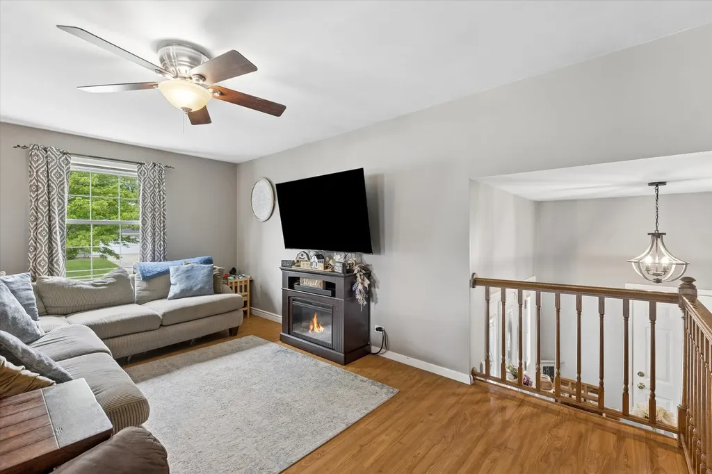 7329 Richmond Avenue Darien IL 60561