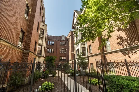 1113 Holley Court Oak Park IL 60301