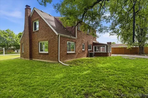 10155 Ivanhoe Avenue Schiller Park IL 60176