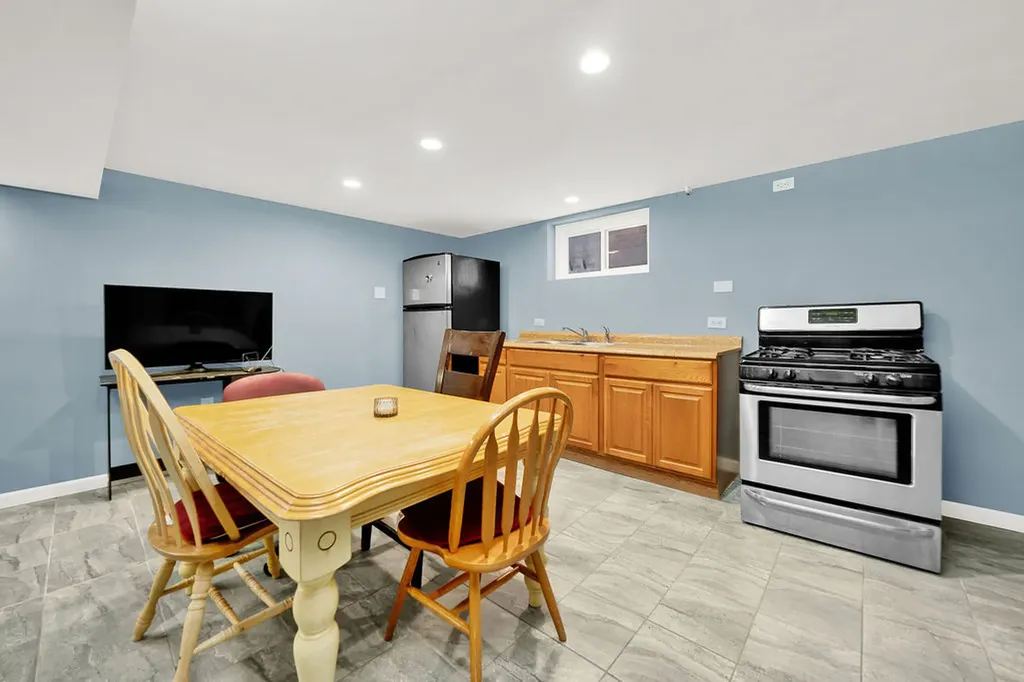 7234 South Ridgeway Avenue Chicago IL 60629