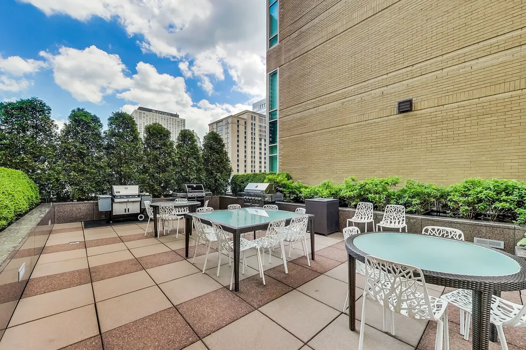 33 West Ontario Street Chicago IL 60654