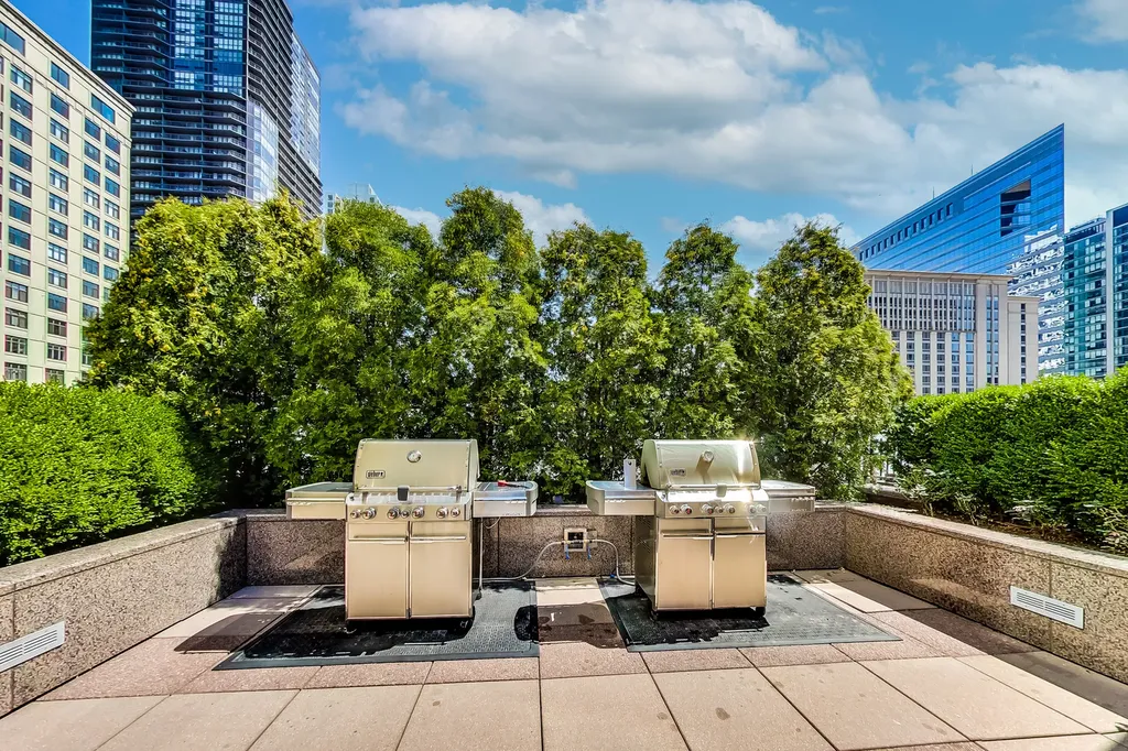 33 West Ontario Street Chicago IL 60654