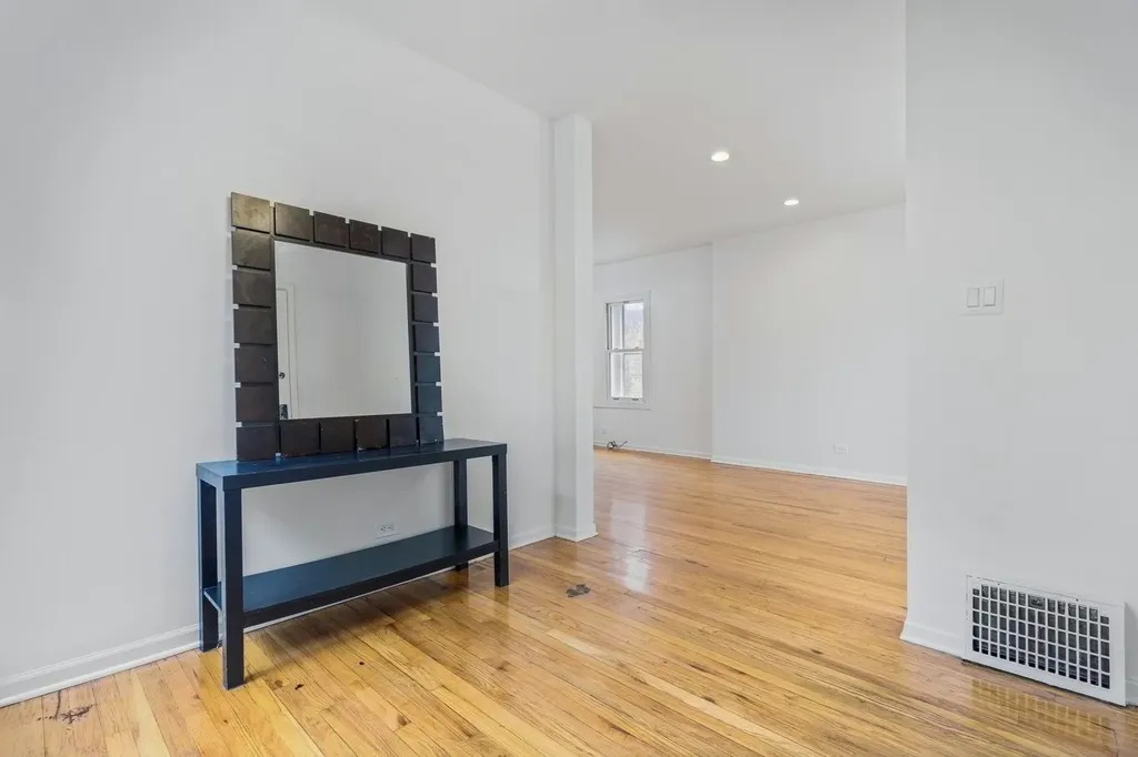 8451 South May Street Chicago IL 60620
