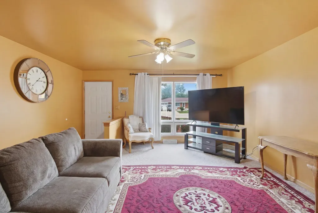 1410 Austin Avenue Aurora IL 60505