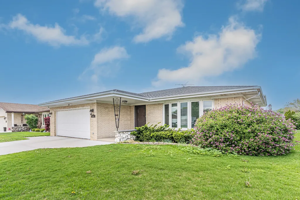 11020 Raleigh Street Westchester IL 60154