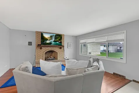 11020 Raleigh Street Westchester IL 60154