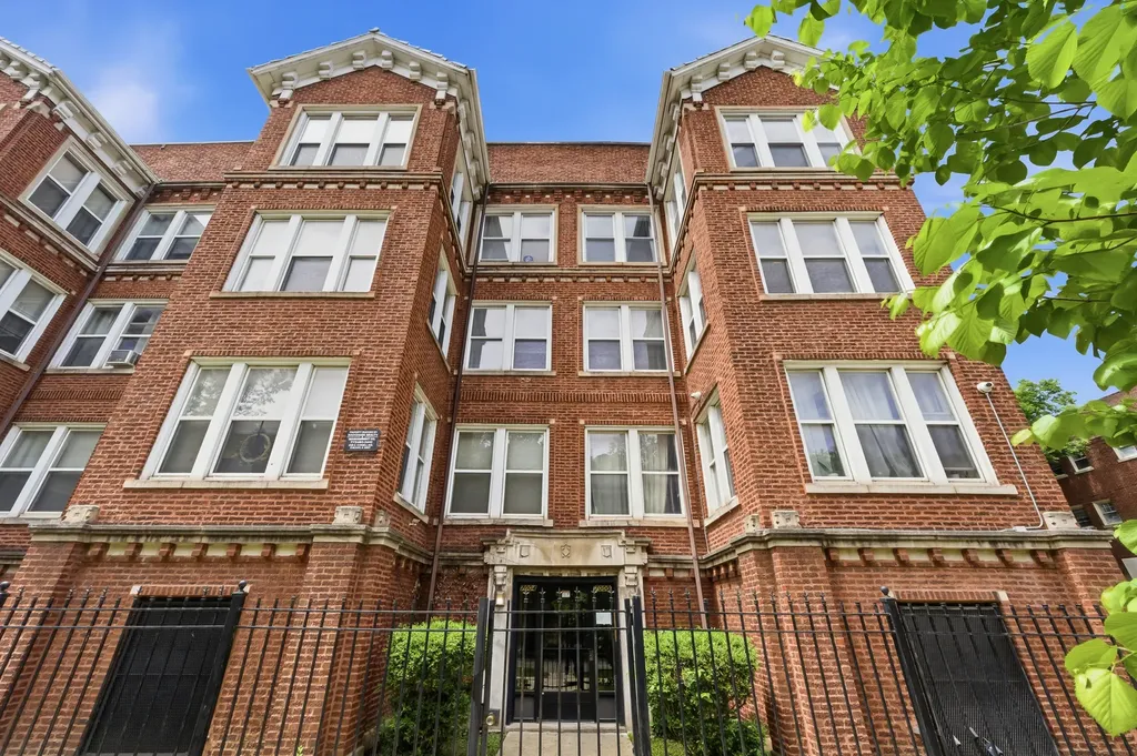 7000 South Paxton Avenue Chicago IL 60649