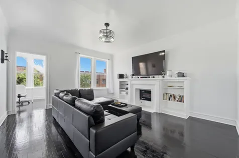7000 South Paxton Avenue Chicago IL 60649