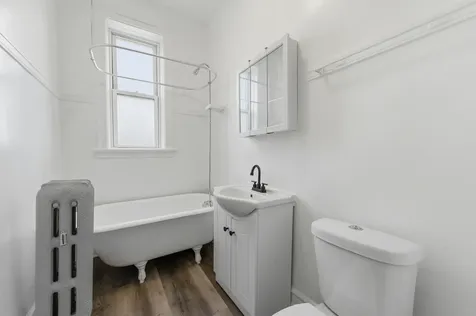 7000 South Paxton Avenue Chicago IL 60649
