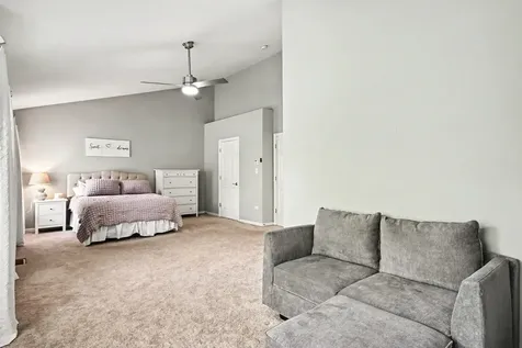1102 Iron Horse Court Elgin IL 60124