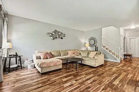 1102 Iron Horse Court Elgin IL 60124