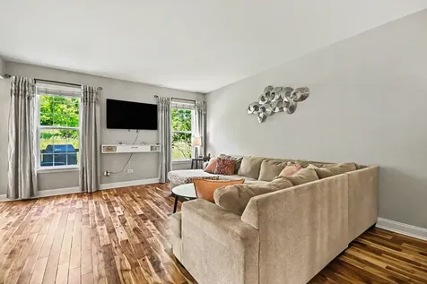 1102 Iron Horse Court Elgin IL 60124