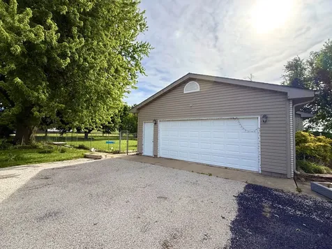 704 Carnahan Road Compton IL 61318