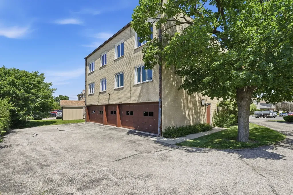 4100 North Neenah Avenue Chicago IL 60634