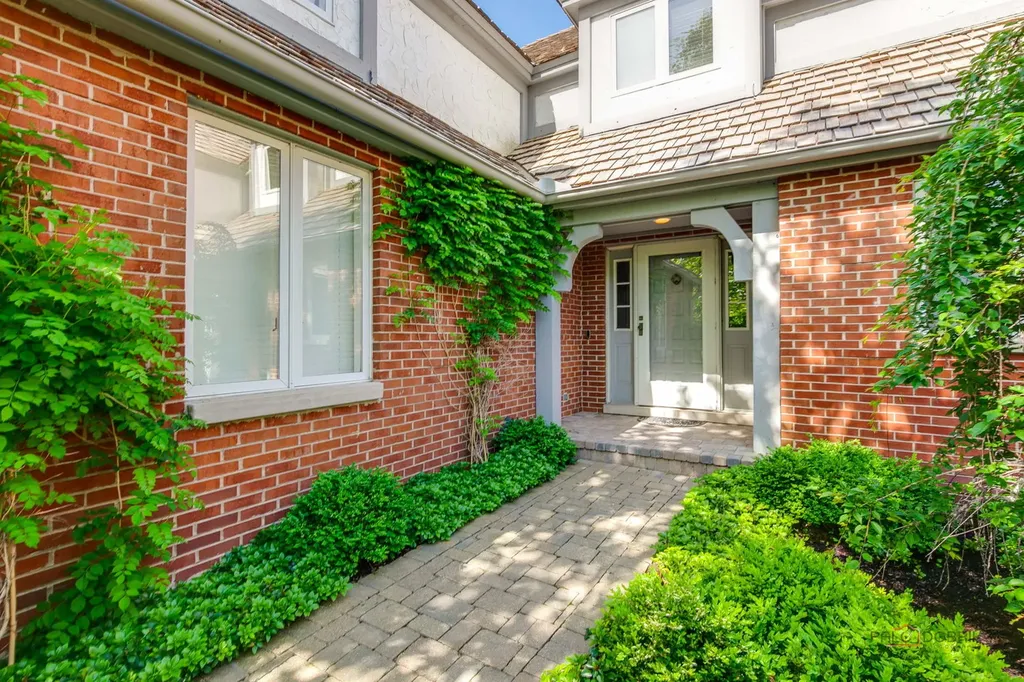 1066 Franz Drive Lake Forest IL 60045