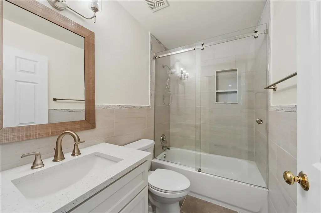 301 Lucille Lane Schaumburg IL 60193