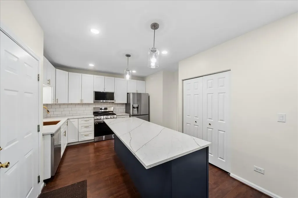 301 Lucille Lane Schaumburg IL 60193