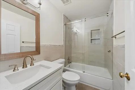 301 Lucille Lane Schaumburg IL 60193