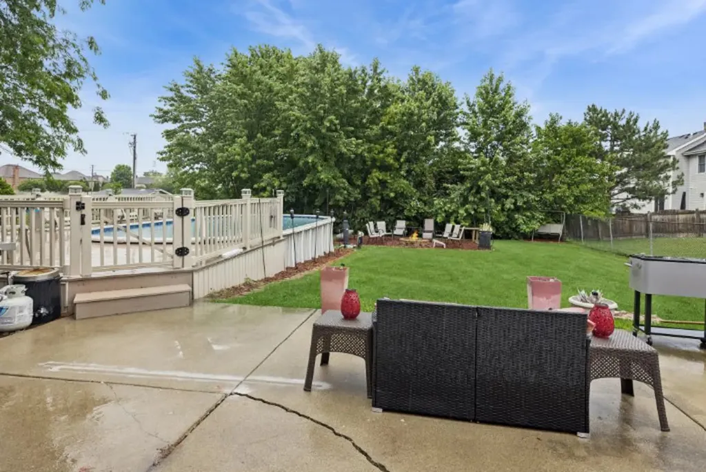 75 Rodenburg Road Roselle IL 60172