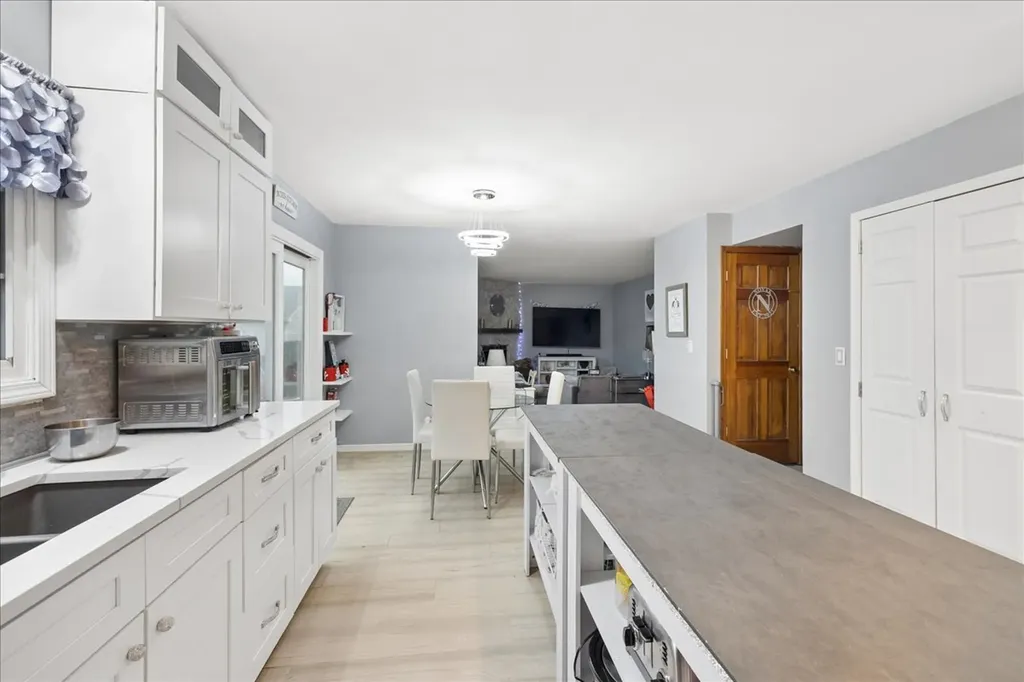 75 Rodenburg Road Roselle IL 60172